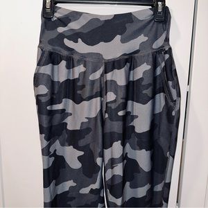 High waist camo print workout leggings army print pants size medium w pockets